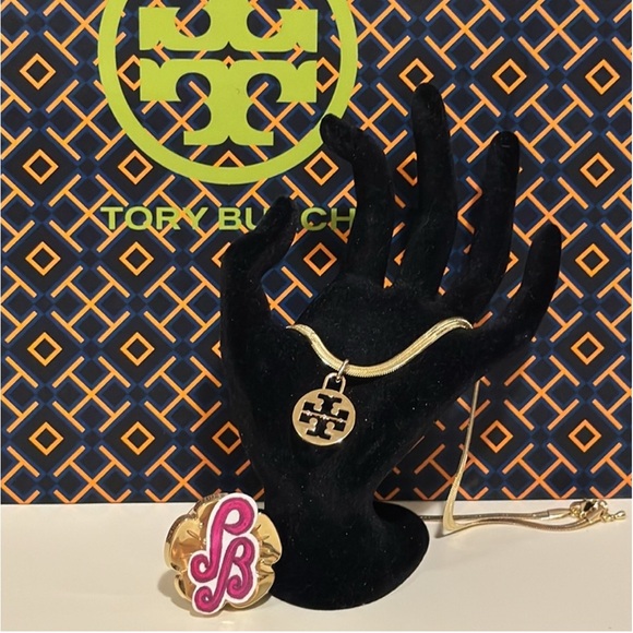 NEW💞Pendant with large Tory Burch charm/medallion. - Picture 5 of 10